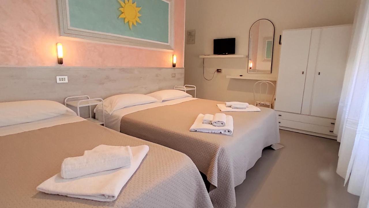 Hotel De Amicis Riccione Exterior foto