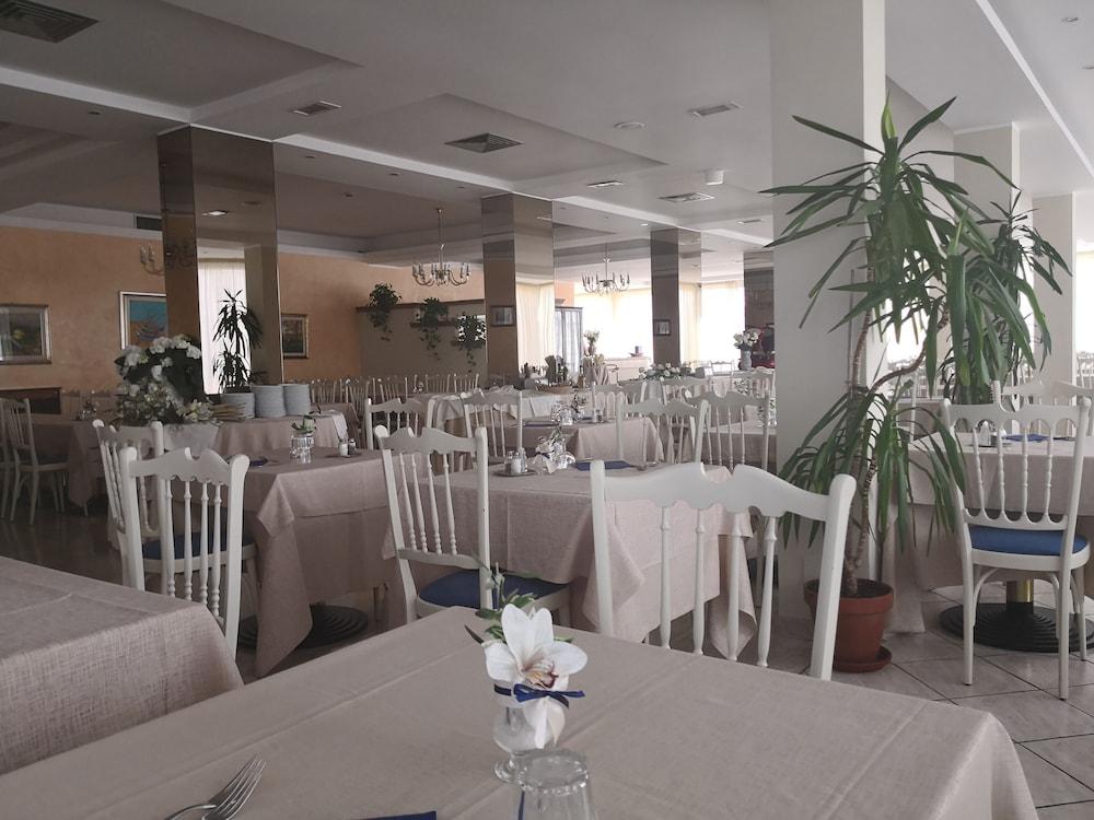 Hotel De Amicis Riccione Exterior foto