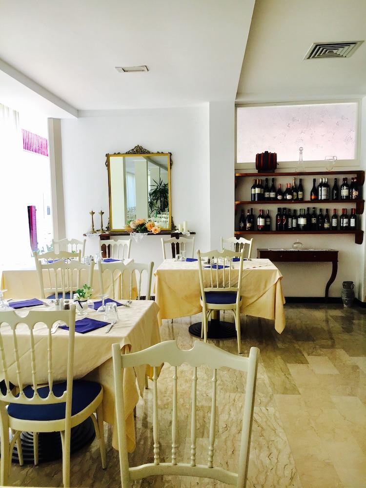 Hotel De Amicis Riccione Exterior foto