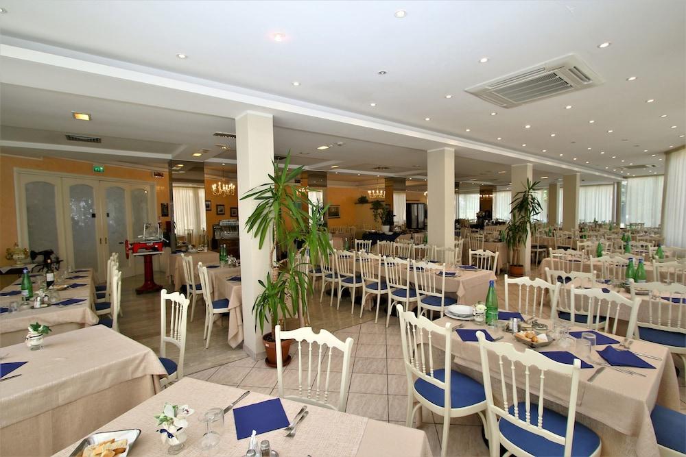Hotel De Amicis Riccione Exterior foto