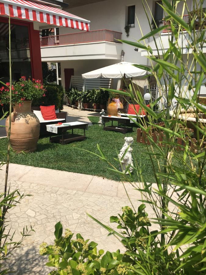 Hotel De Amicis Riccione Exterior foto