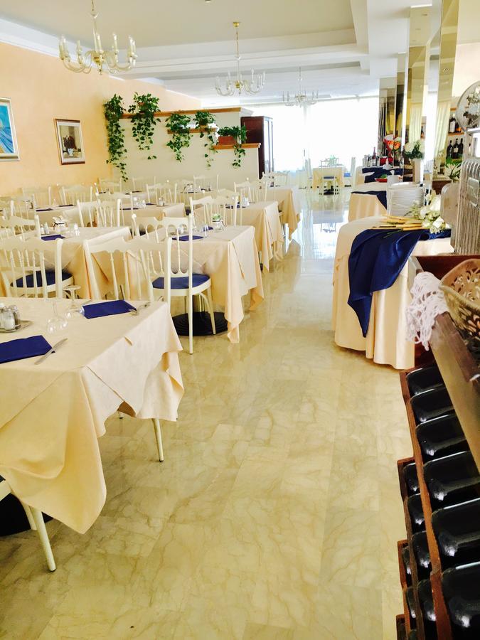 Hotel De Amicis Riccione Exterior foto