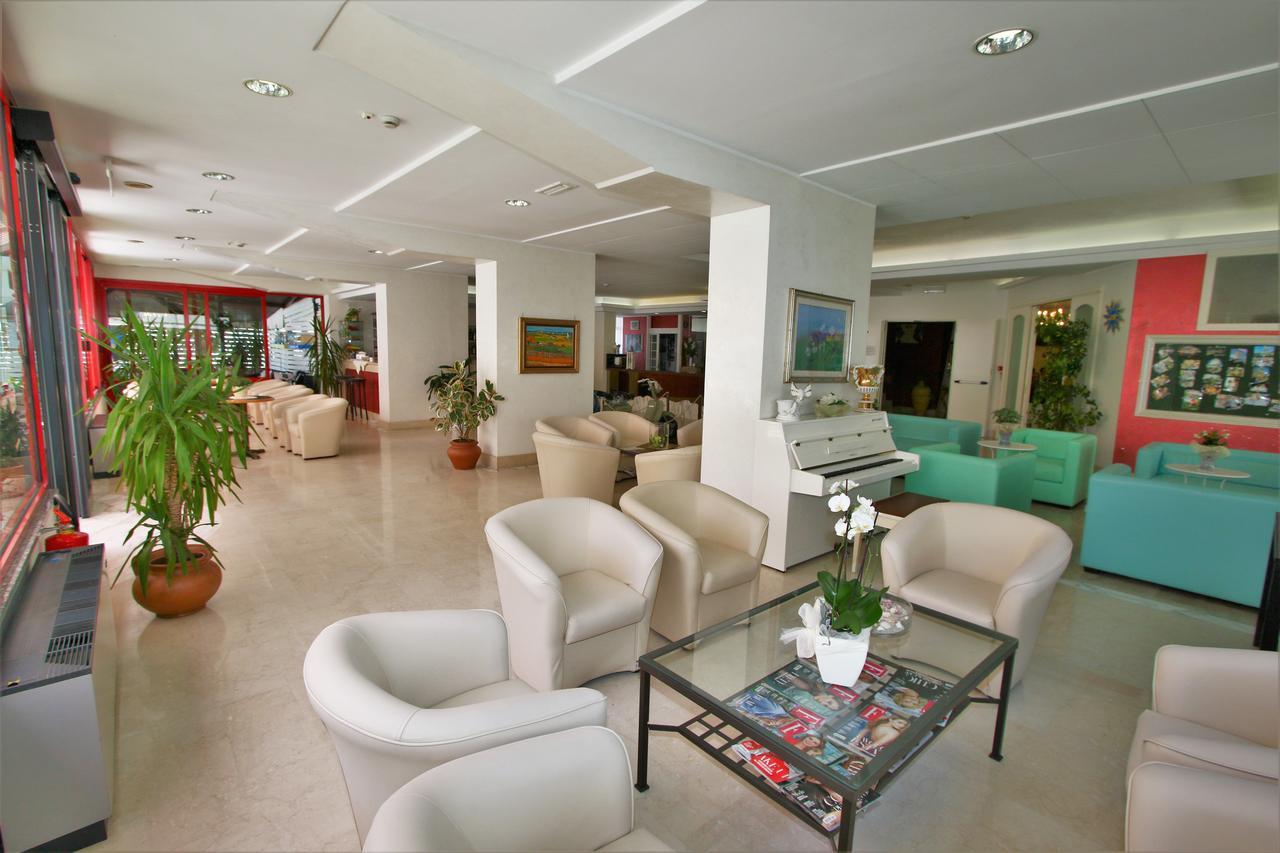 Hotel De Amicis Riccione Exterior foto