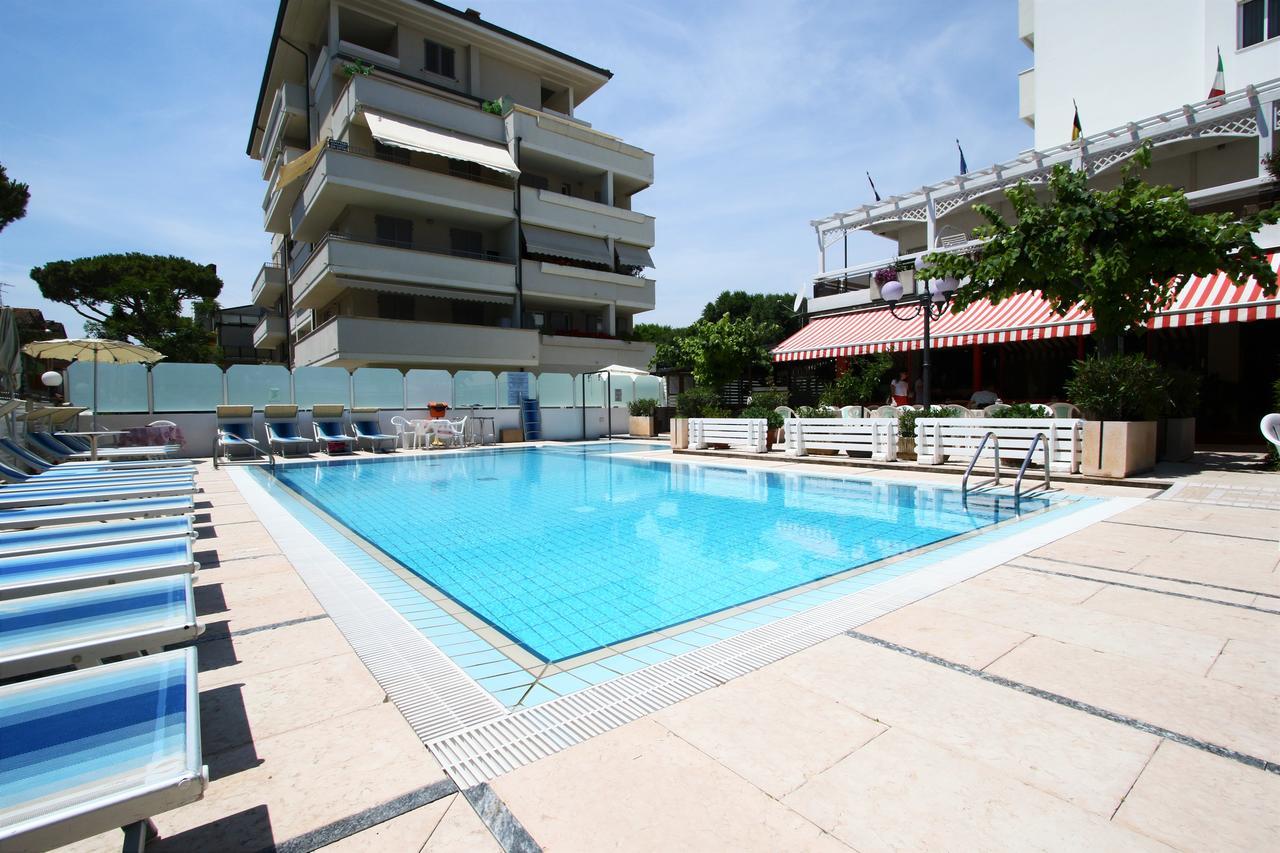 Hotel De Amicis Riccione Exterior foto