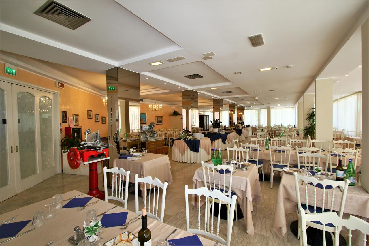 Hotel De Amicis Riccione Exterior foto