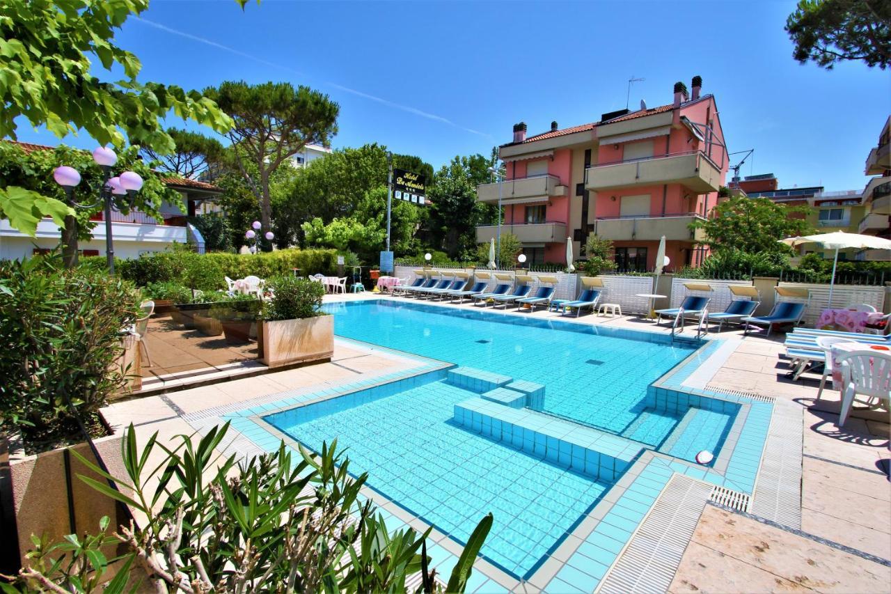 Hotel De Amicis Riccione Exterior foto