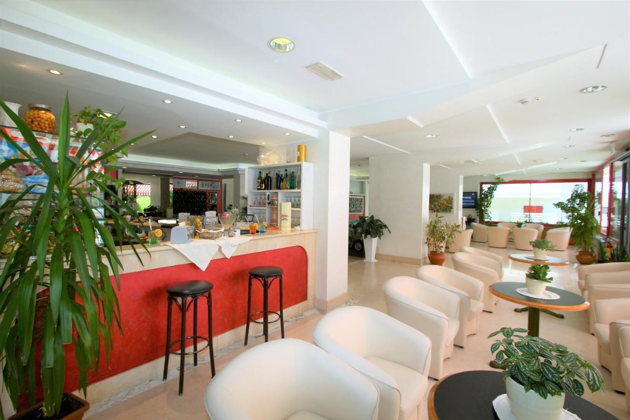 Hotel De Amicis Riccione Exterior foto