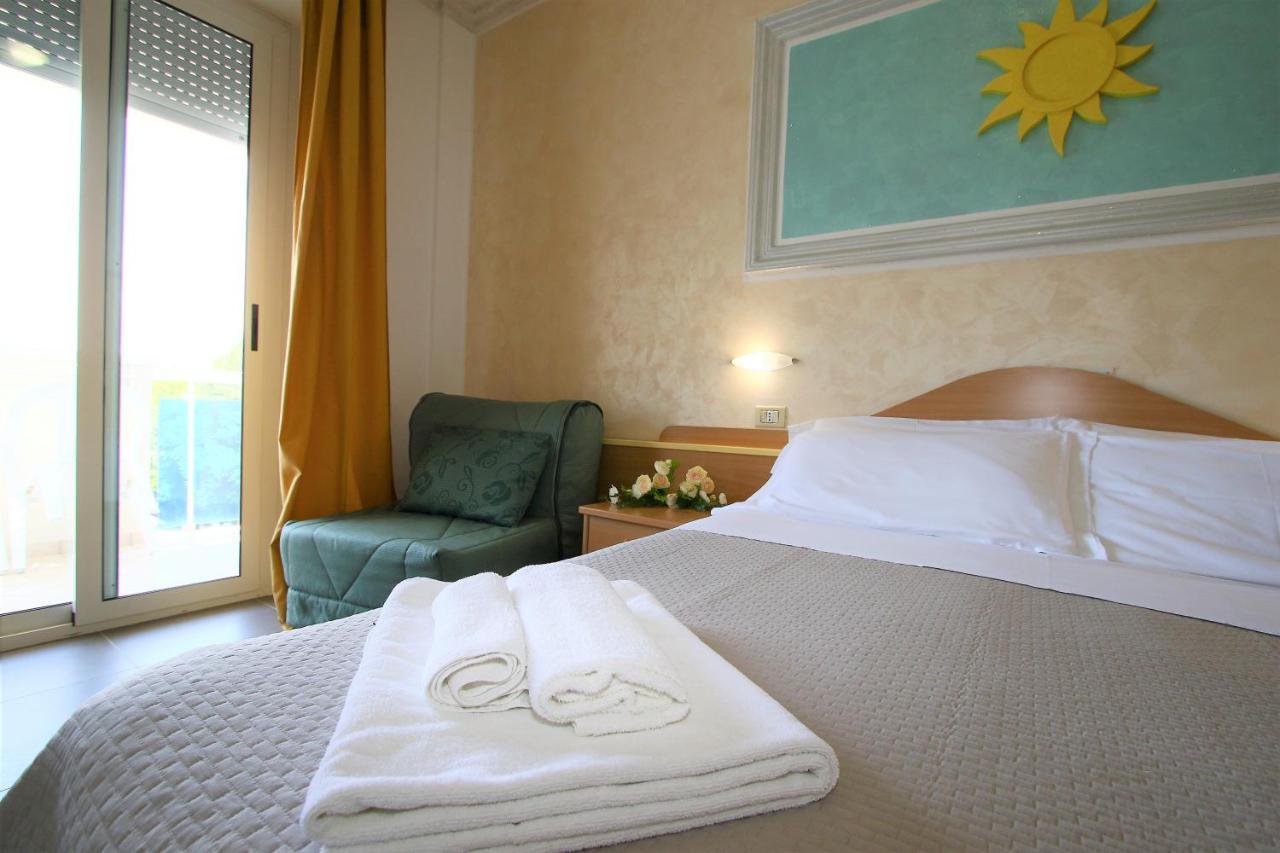 Hotel De Amicis Riccione Exterior foto