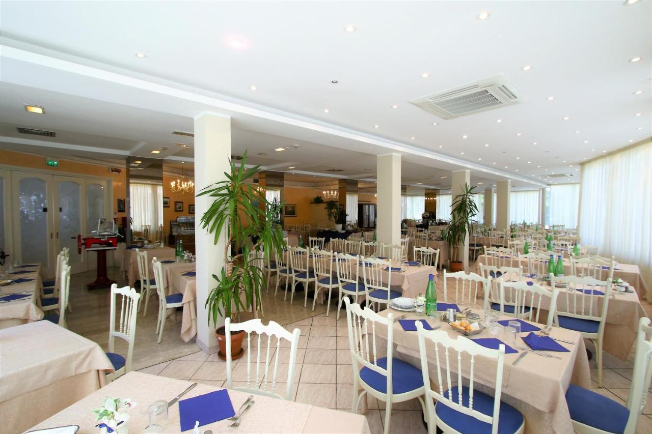 Hotel De Amicis Riccione Exterior foto